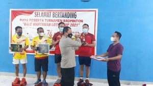 Pasangan Sekda/Lamora Juarai Turnamen Badminton Bale Wartawan