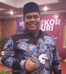 Sahabat Pers Indonesia  Suhatri Bur, Anak Penjahit yang Menjadi Bupati Berprestasi