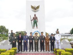 Rangkaian HUT ke 77 TNI, Danrem Pimpin Ziarah ke Makam Pahlawan Majeluk