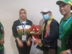 Tiba di Surabaya, Pesawat Delay, Perjalanan Tertunda