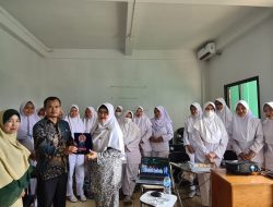 Ketua IBI Kab Bogor Bekali Materi Kebidanan Mahasiswa UMBARA