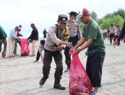 Polres Lobar Gelar Pogram Peduli Lingkungan, Pantai Cemare Makin Bersih dan Asri