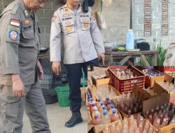 Polresta Mataram Berhasil Menyita Puluhan Botol Miras Tradisional Melalui Patroli KRYD Bersama Sinergitas Tiga Pilar