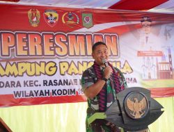 Resmikan Kampung Pancasila, Danrem 162/WB Secara Simbolis Tanda Tangani Prasasti