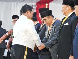 Muzani dan Dasco Terima Penghargaan Dharma Pertahanan Utama dari Menhan Prabowo