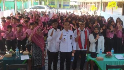 Antusias, Siswa SDN 1 Gerung Selatan Ikuti “Salam Anak Indonesia”