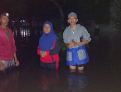 SMPN 21 Mataram Terendam Banjir: Gotong Royong Bersihkan Sekolah