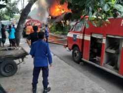 Kebakaran Gudang Barang Bekas di Babakan Diduga Karena Arus Pendek Listrik