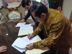 Ketum SMSI Firdaus Teken MoU Kerja Sama dengan Kedubes Iran