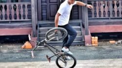 Juara Dunia Freestyler BMX Botay Agata Meriahkan Kick Off HPN 2025 di TMII