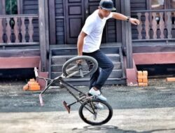 Juara Dunia Freestyler BMX Botay Agata Meriahkan Kick Off HPN 2025 di TMII