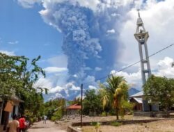 Erupsi Gunung Lewotobi: BMKG Imbau Warga Lombok Gunakan Masker untuk Antisipasi Debu Vulkanik