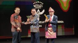 Ilham Bintang dan Anwar Fuady Raih Lifetime Achievement Award FFWI 2024