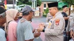 Kapolresta Mataram Bersama Media Bagikan 300 Takjil, Ludes dalam Hitungan Menit