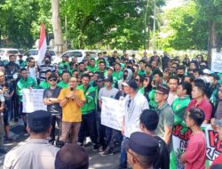 Ratusan Driver Online Demo di Kantor Gubernur NTB, Tuntut Penghapusan Program Slot Grab