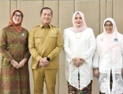 Gubernur Miq Iqbal Lantik Hj Indah Dhamayanti Putri sebagai Ketua BKOW NTB