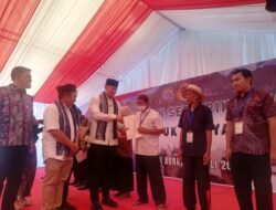 Menko AHY Serahkan 200 lebih Sertifikat Tanah Untuk Masyarakat Golong 