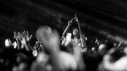 Ribuan Penonton Bergoyang, Slank Tutup Meriah Gelaran FORNAS VIII di Mataram