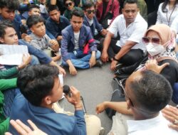 Demo Tolak Kenaikan Tunjangan DPR di NTB Ricuh, Massa Jebol Gerbang DPRD