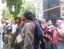 Puluhan Keluarga Brigadir Esco Gedor Polda NTB Minta Segara Ungkap Tersangka Pembunuh