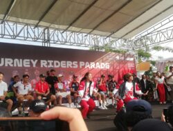 Parade MotoGP 2025 di Mataram, Riders Antusias, Ribuan Warga Tumpah Ruah