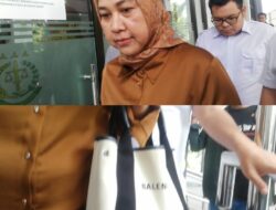 Istri IJU Turut Diperiksa Jaksa, Keluar Tenteng Tas Balenciaga