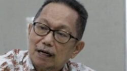 MENIKMATI PUISI KRITIS ” TETAPLAH BODOH”, KARYA FATHUL WAHID