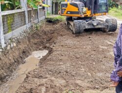 Pemprov Turunkan Alat Berat Bersihkan Sisa Bajir di Sekotong 