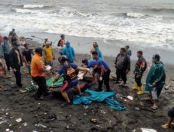 Mayat Pria Ditemukan Terombang Ambing Tanpa Busana Di Pantai Pantai Gading 