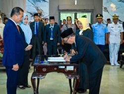 Lantik Sekda NTB, Gubernur Lalu Muhamad Iqbal Ajak Bangun NTB Secara Berjamaah