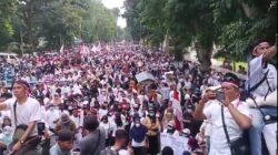 Ribuan Petugas SPPG NTB Demo di Kantor Gubernur, Minta Program MBG Tetap Dilanjutkan