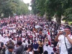 Ribuan Petugas SPPG NTB Demo di Kantor Gubernur, Minta Program MBG Tetap Dilanjutkan
