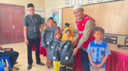 Sambut HUT ke-81 RI, PLN UIW NTB Salurkan Perlengkapan Sekolah dan Santunan bagi Anak Yatim-Dhuafa di Gerung