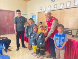 Sambut HUT ke-81 RI, PLN UIW NTB Salurkan Perlengkapan Sekolah dan Santunan bagi Anak Yatim-Dhuafa di Gerung
