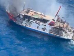 KMP Putri Yasmin Terbakar di Selat Lombok, Lebih dari 100 Penumpang Sudah Dievakuasi