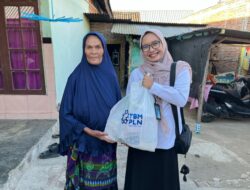 PLN UP3 Sumbawa Bersama YBM Salurkan 26 Paket Sembako bagi Warga yang Membutuhkan