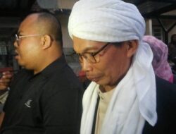 Diperiksa 9 Jam, Abah AIS Cuma Ucap Assalamualaikum dan Tersenyum