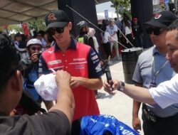 Hero Walk Mandalika, Momen Fans Berburu Tanda Tangan Pembalap MotoGP