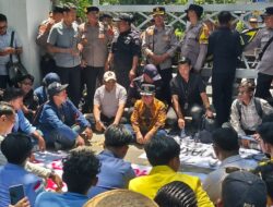 Mahasiswa Kepung DPRD NTB, Tuntut Setop MBG