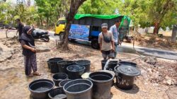 Kelompok Perempuan Binaan PLN Salurkan 90 Ribu Liter Air Bersih untuk Warga Lombok Utara