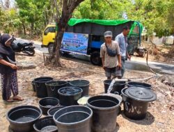 Kelompok Perempuan Binaan PLN Salurkan 90 Ribu Liter Air Bersih untuk Warga Lombok Utara